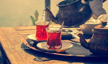 Decora Art - Este é um lindo conjunto de chá turco, e por trás dessa peça,  exite muita história. O tchai é um tipo de chá muito com sumido na Turquia,  ele